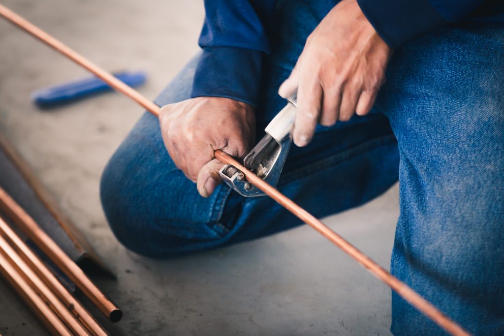 cutting copper pipe air conditioner
